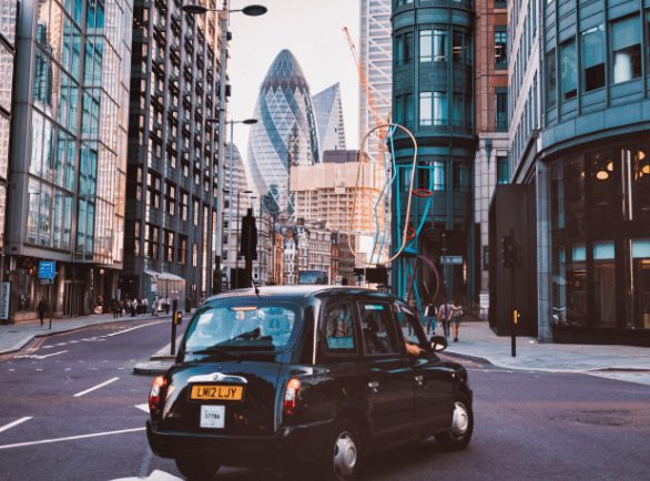 号称世界第一款AI全自动照片处理神器，智能修图堪称顶级